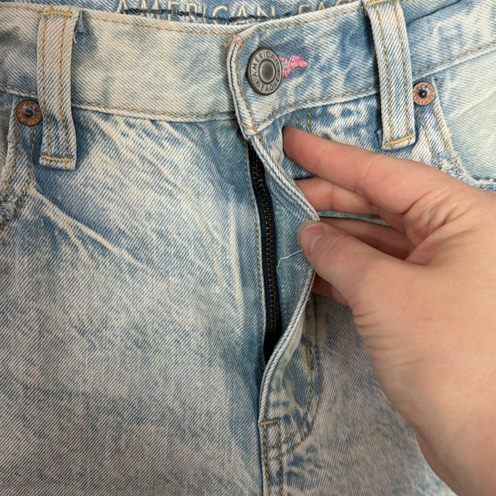 New American Eagle Rainbow embroidery High rise acid wash shorts light blue sz 6 - Picture 6 of 12